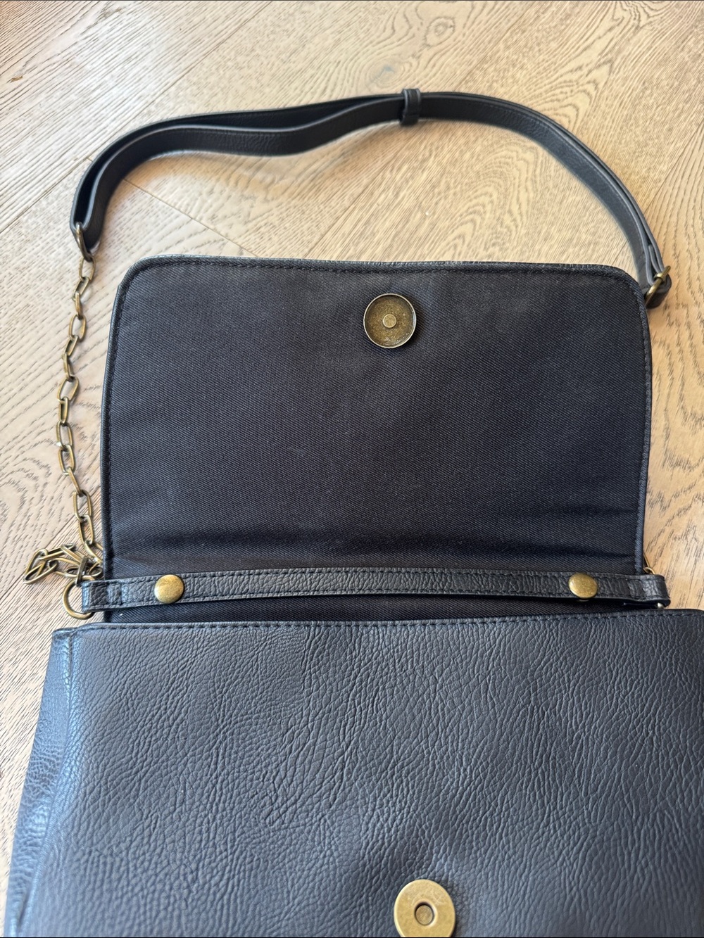 Universal Thread Purse - Picture 3 of 3